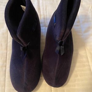 Warm navy blue booties